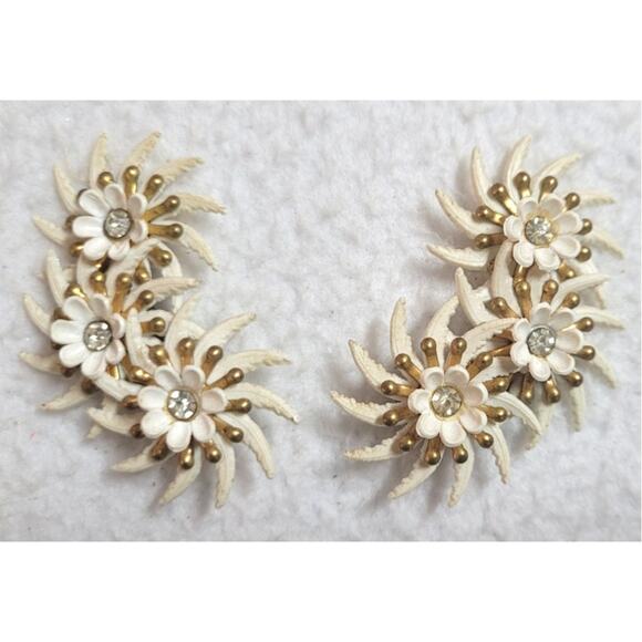 Vintage White Floral Clip On Earrings Rhinestone MCM Retro Celluloid 1940s 1950s - Picture 4 of 5